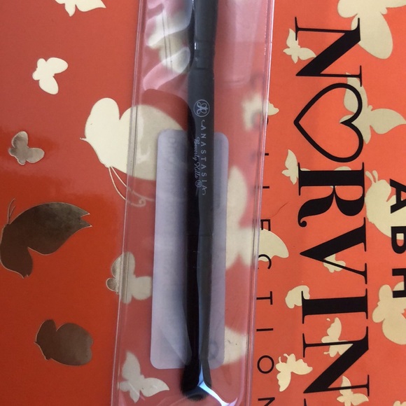 Abh new norvina palette with eyeshadow brush - Picture 3 of 3